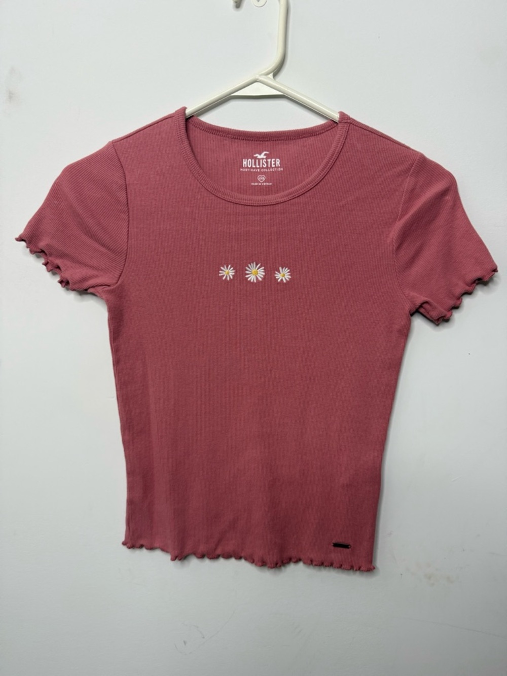 Hollister Rose Pink Ribbed Tee with Daisy Embroidery